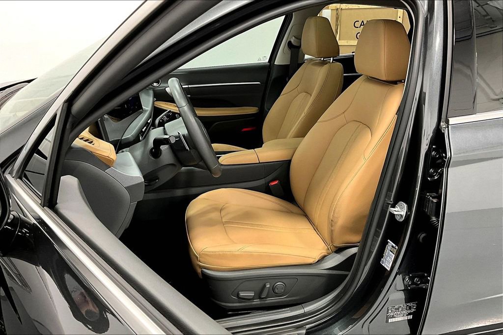 Certified 2025 Hyundai Sonata Limited image 33