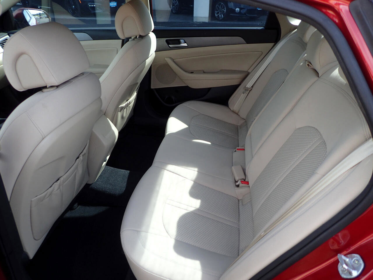 Used 2015 Hyundai Sonata SE w/ Option Group 09 FWD image 10