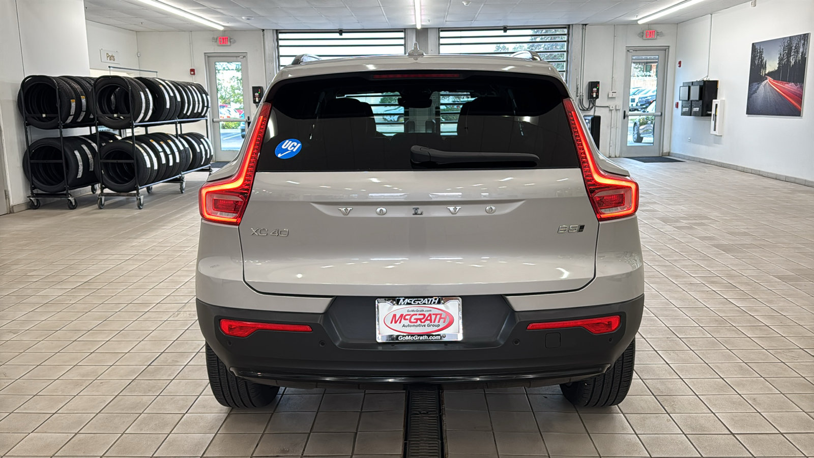 Used 2025 Volvo XC40 B5 Plus AWD/4WD image 6