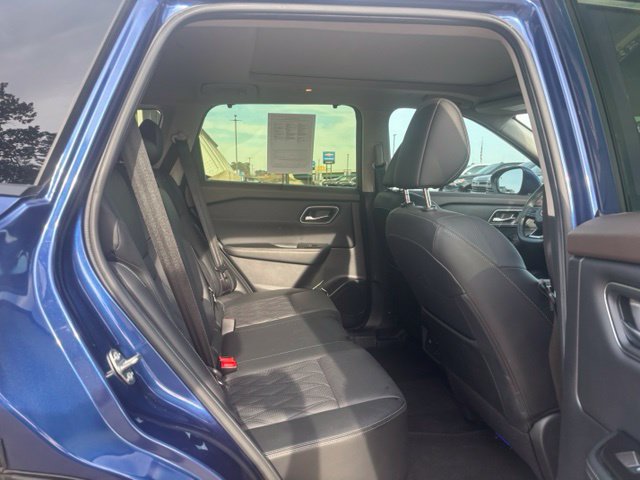 Used 2023 Nissan Rogue Platinum w/ Platinum Premium Package FWD image 14