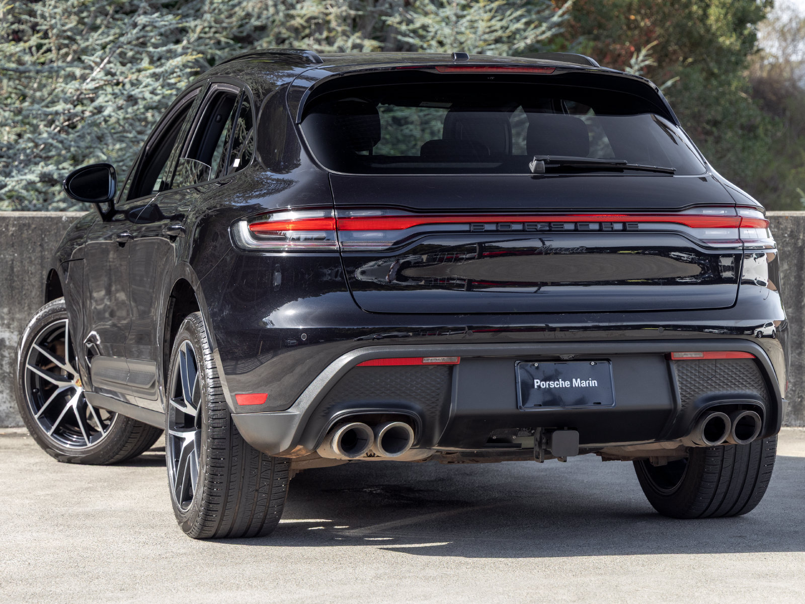 Certified 2023 Porsche Macan AWD/4WD image 3