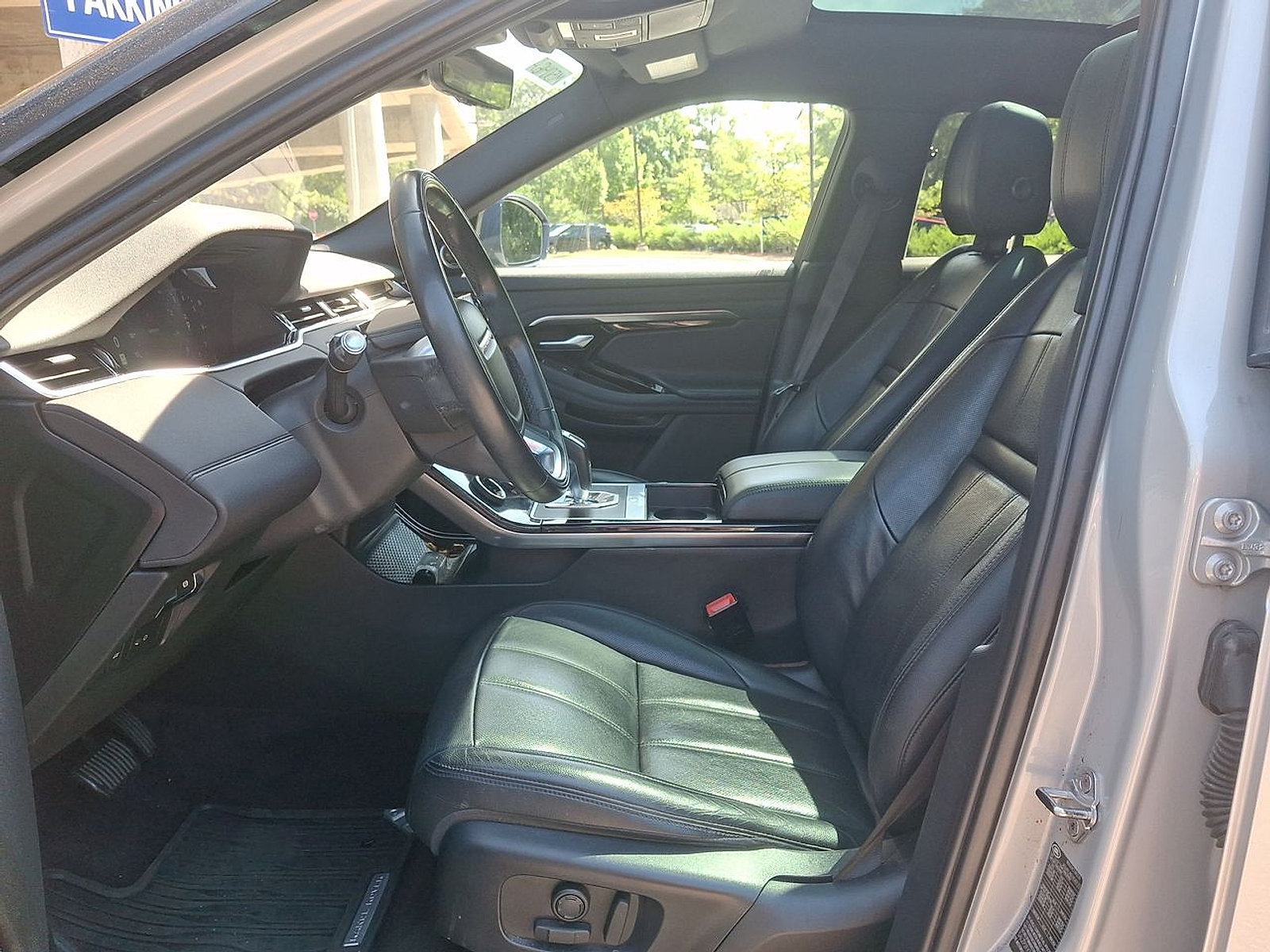 Used 2020 Land Rover Range Rover Evoque SE AWD/4WD image 11