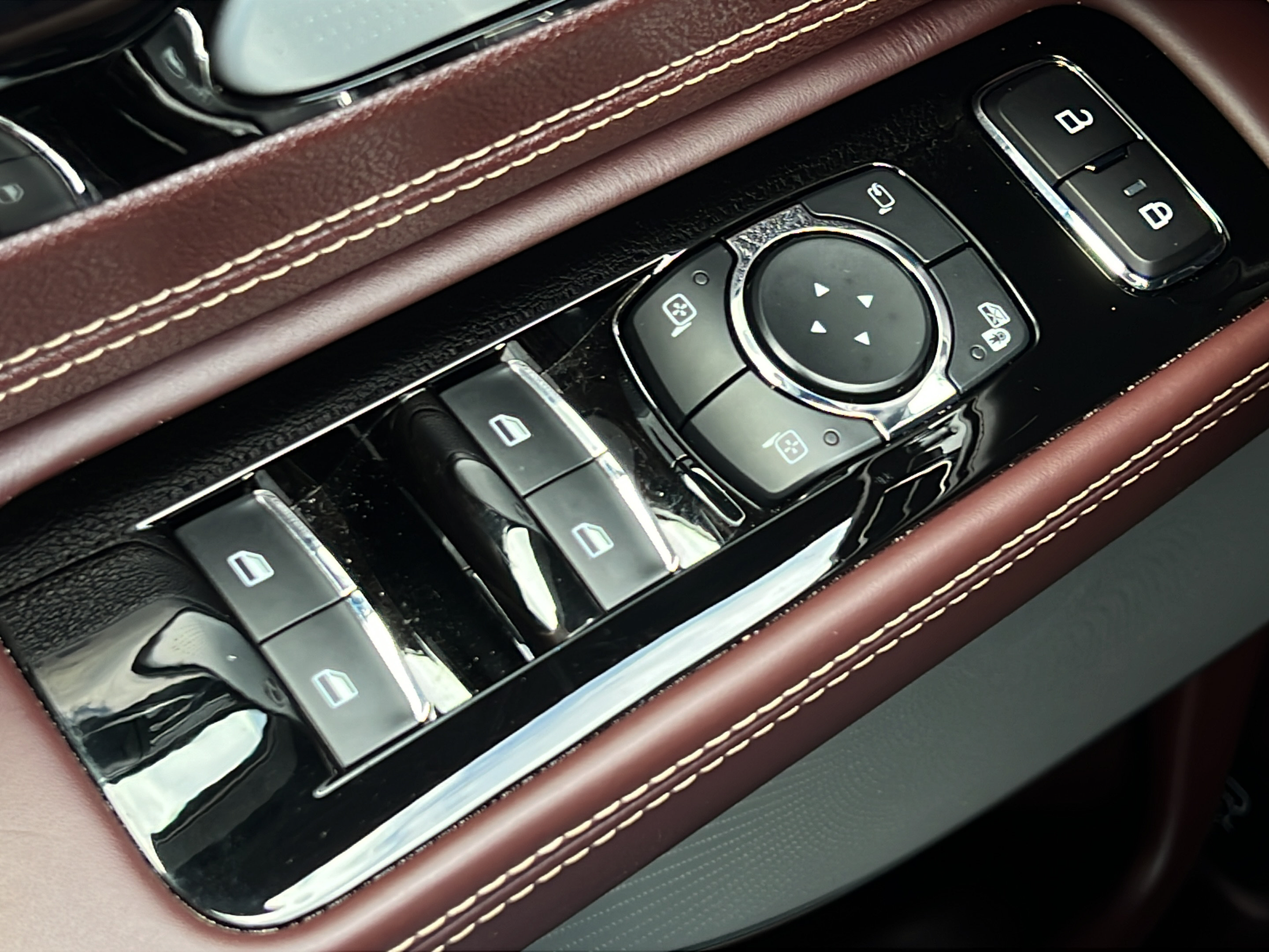 Used 2023 Lincoln Aviator Black Label w/ Dynamic Handling Package AWD/4WD image 18