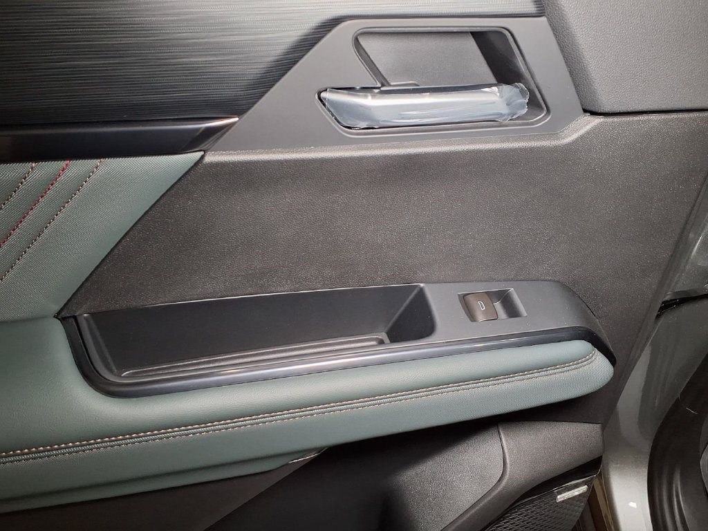New 2027 GMC Acadia AT4 w/ Luxury Package AWD/4WD image 9