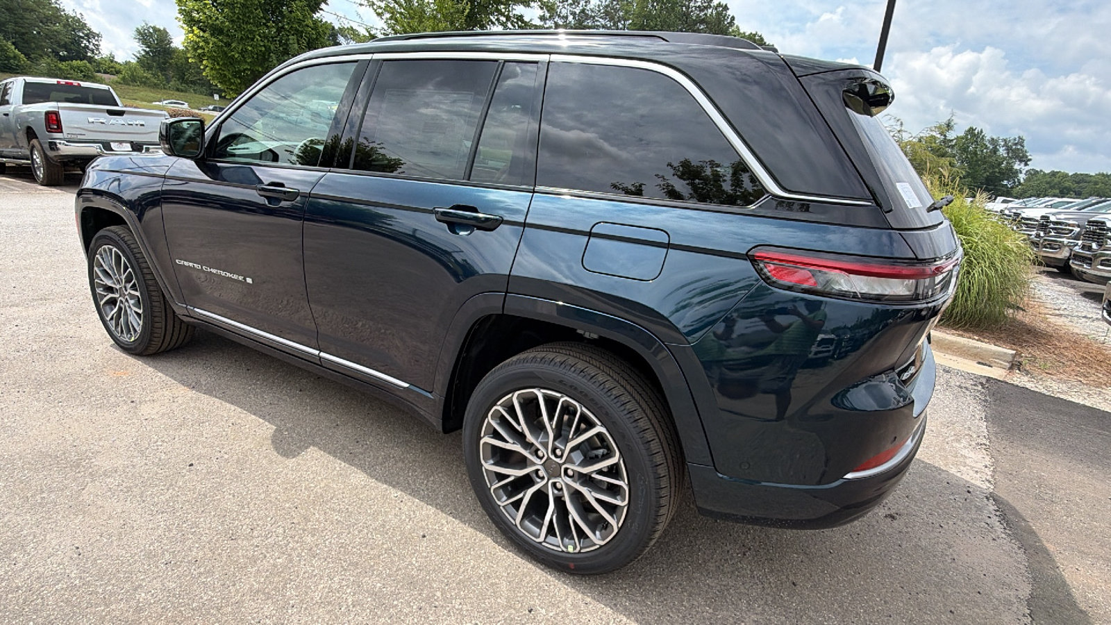 New 2026 Jeep Grand Cherokee Summit AWD/4WD image 10