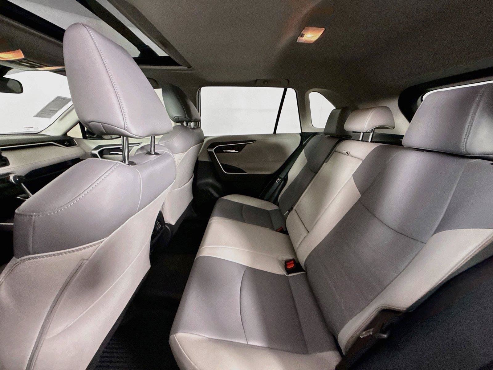 Certified 2021 Toyota RAV4 XLE Premium AWD/4WD image 31