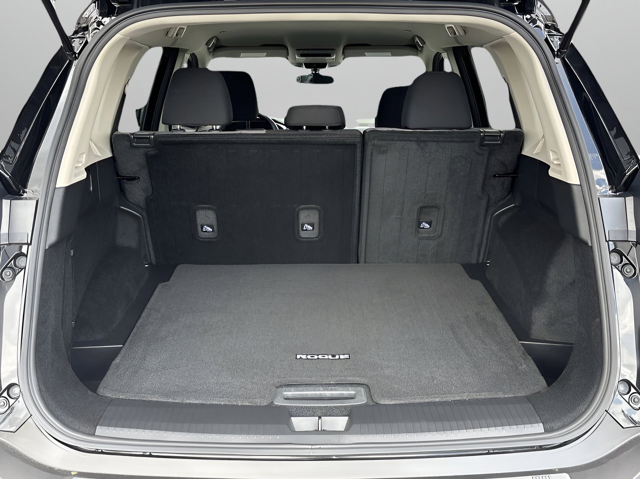 Used 2023 Nissan Rogue SV FWD image 8