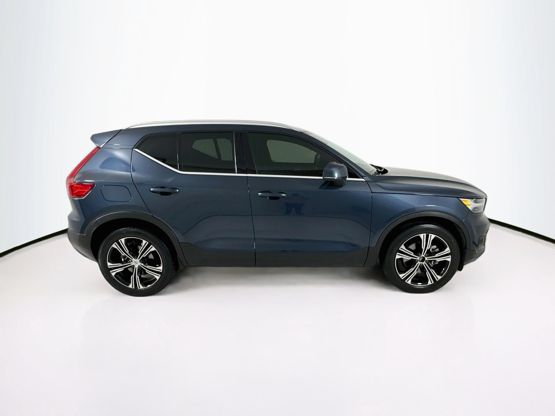 Used 2022 Volvo XC40 T5 Inscription w/ Climate Package AWD/4WD image 9