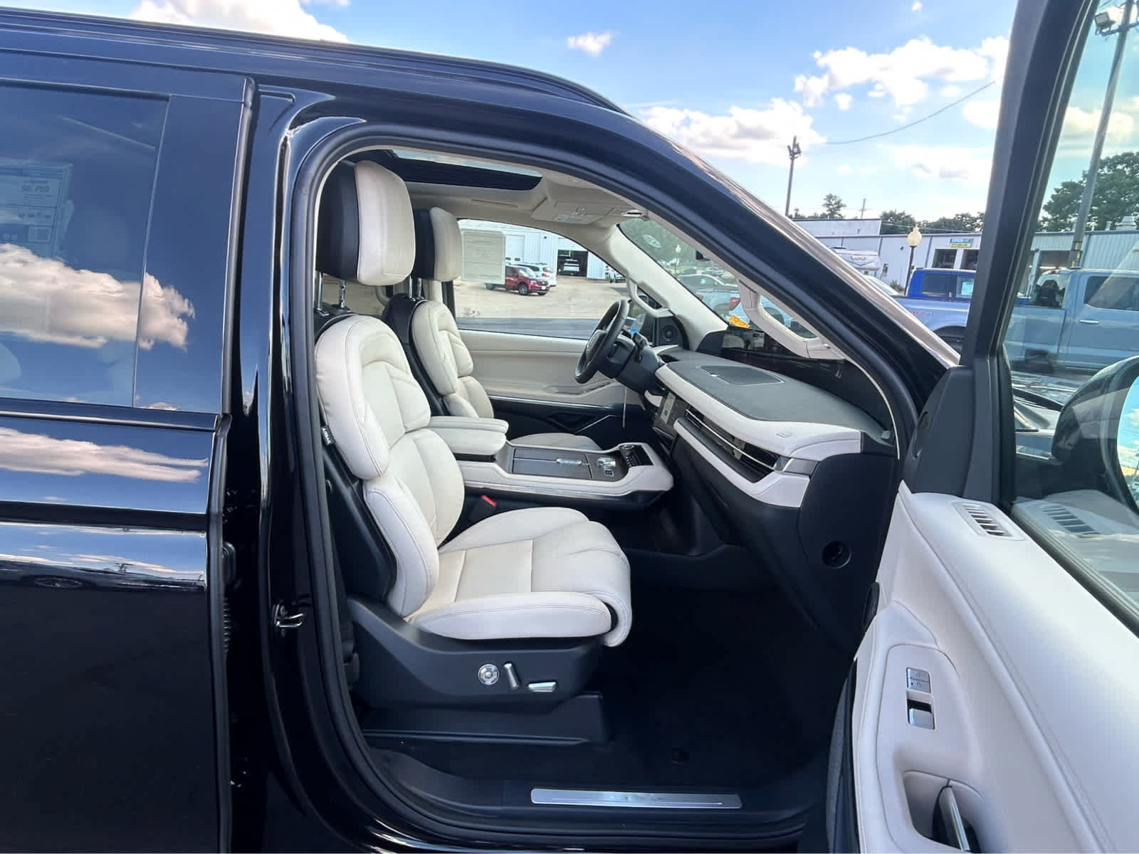 New 2027 Lincoln Navigator L Reserve w/ Jet Appearance Package AWD/4WD image 35