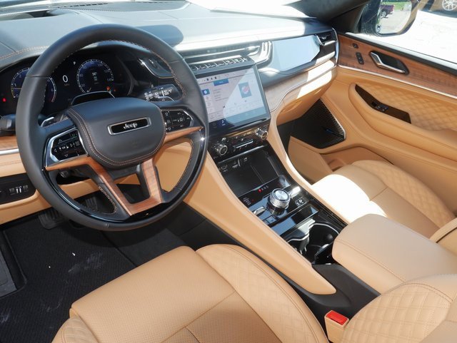 New 2025 Jeep Grand Cherokee Summit w/ Adv Protech Group IV image 19