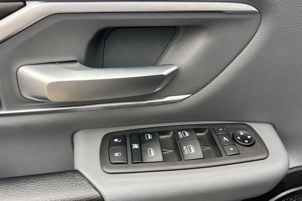 Used 2021 RAM 1500 Big Horn image 8