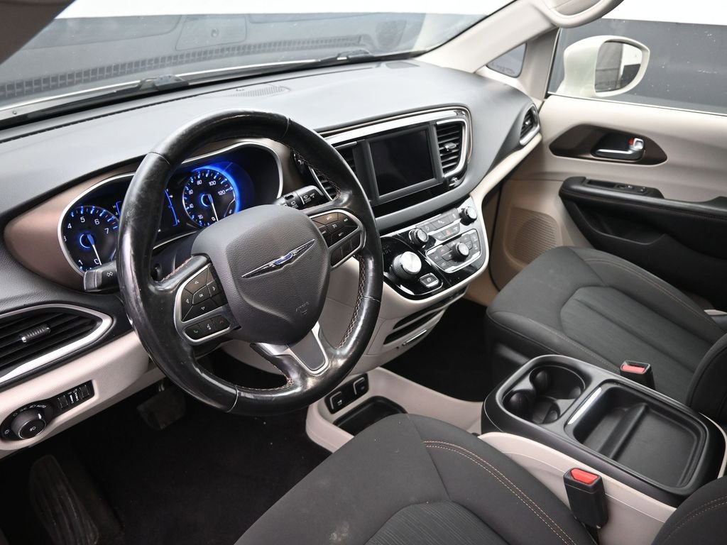 Used 2019 Chrysler Pacifica Touring Plus w/ Cold Weather Group image 22