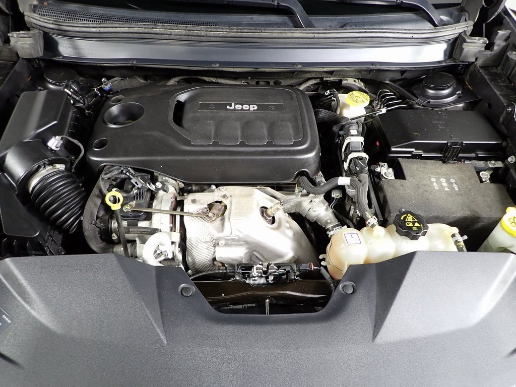 Used 2019 Jeep Cherokee Limited w/ Technology Group image 9