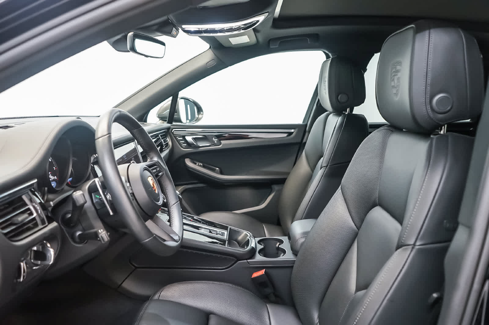 Certified 2026 Porsche Macan Turbo AWD/4WD image 22