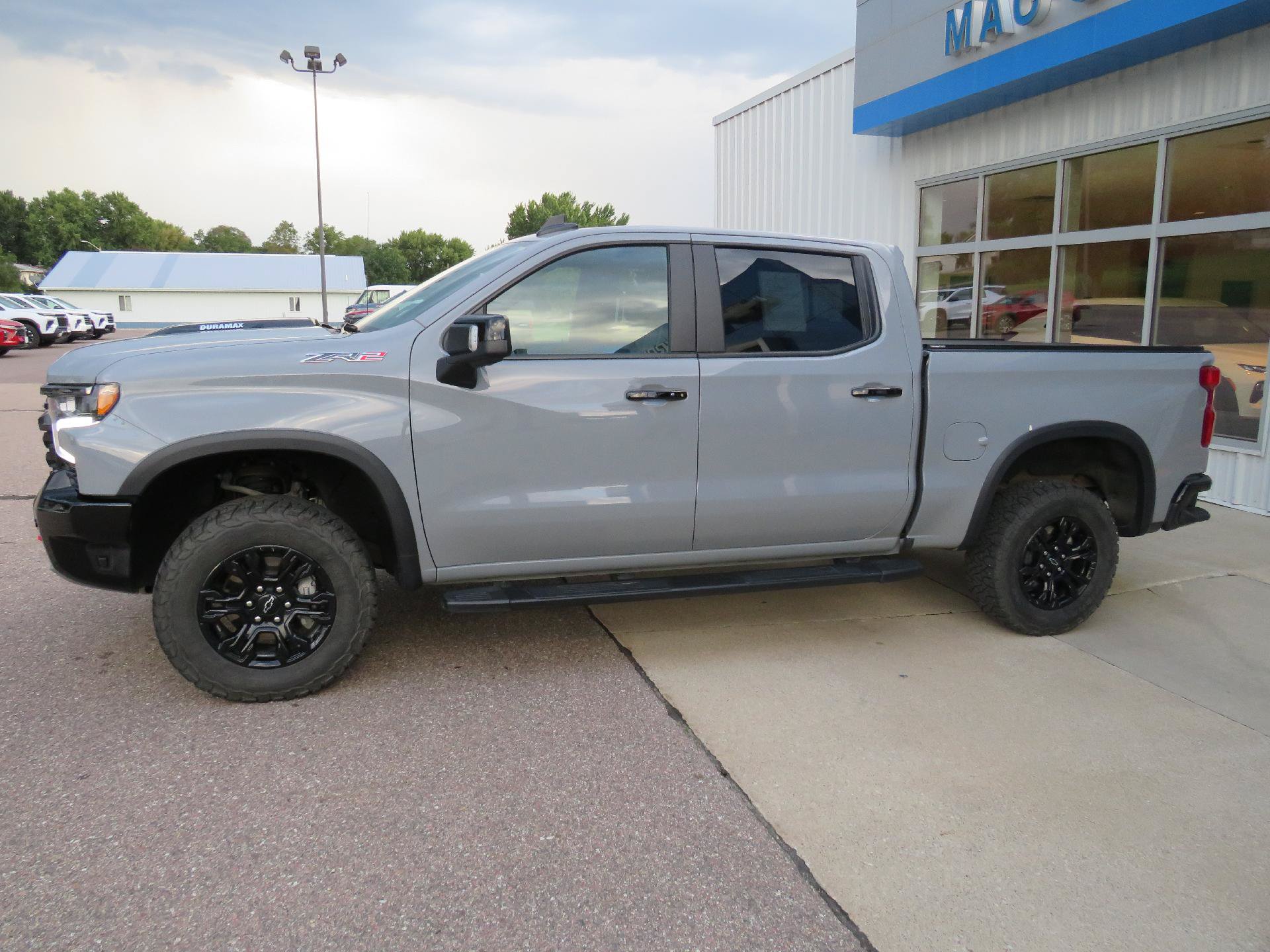 Used 2025 Chevrolet Silverado 1500 ZR2 w/ Technology Package AWD/4WD image 1