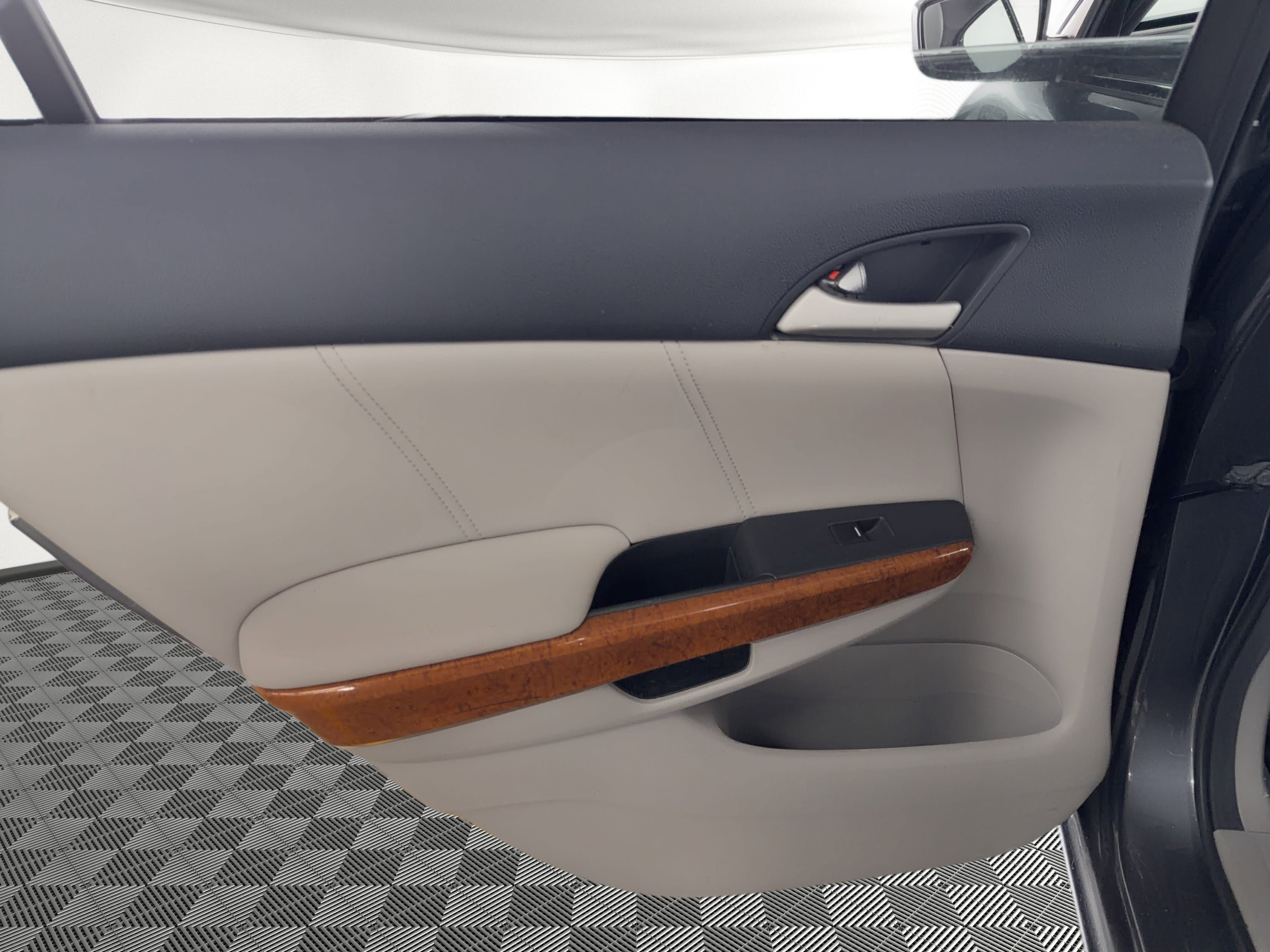 Used 2012 Honda Accord EX-L image 17