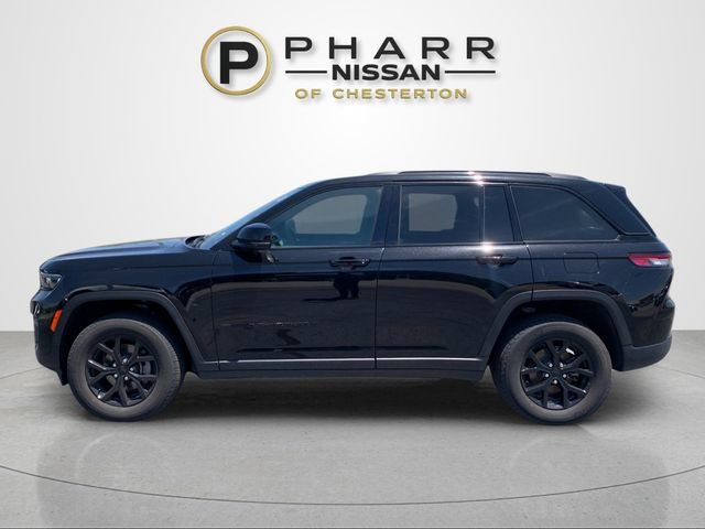 Used 2025 Jeep Grand Cherokee Altitude AWD/4WD image 2