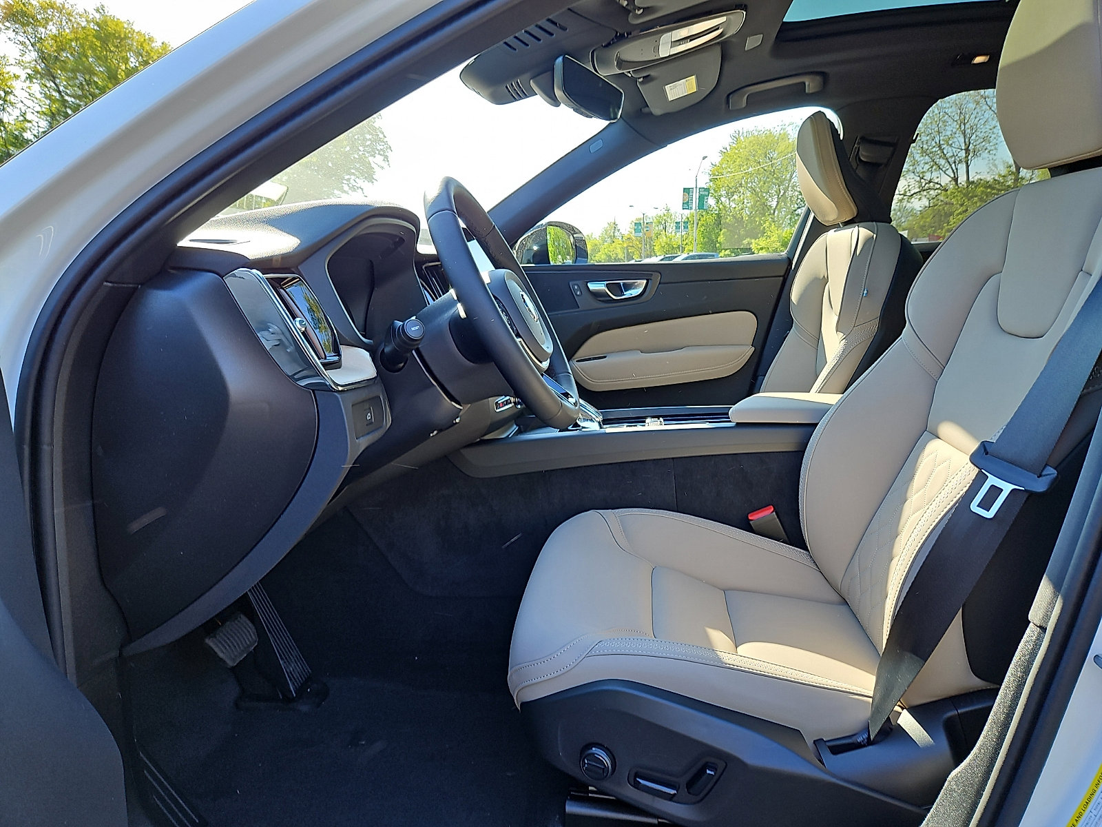 New 2026 Volvo XC60 B5 Plus w/ Protection Package Premier AWD/4WD image 11