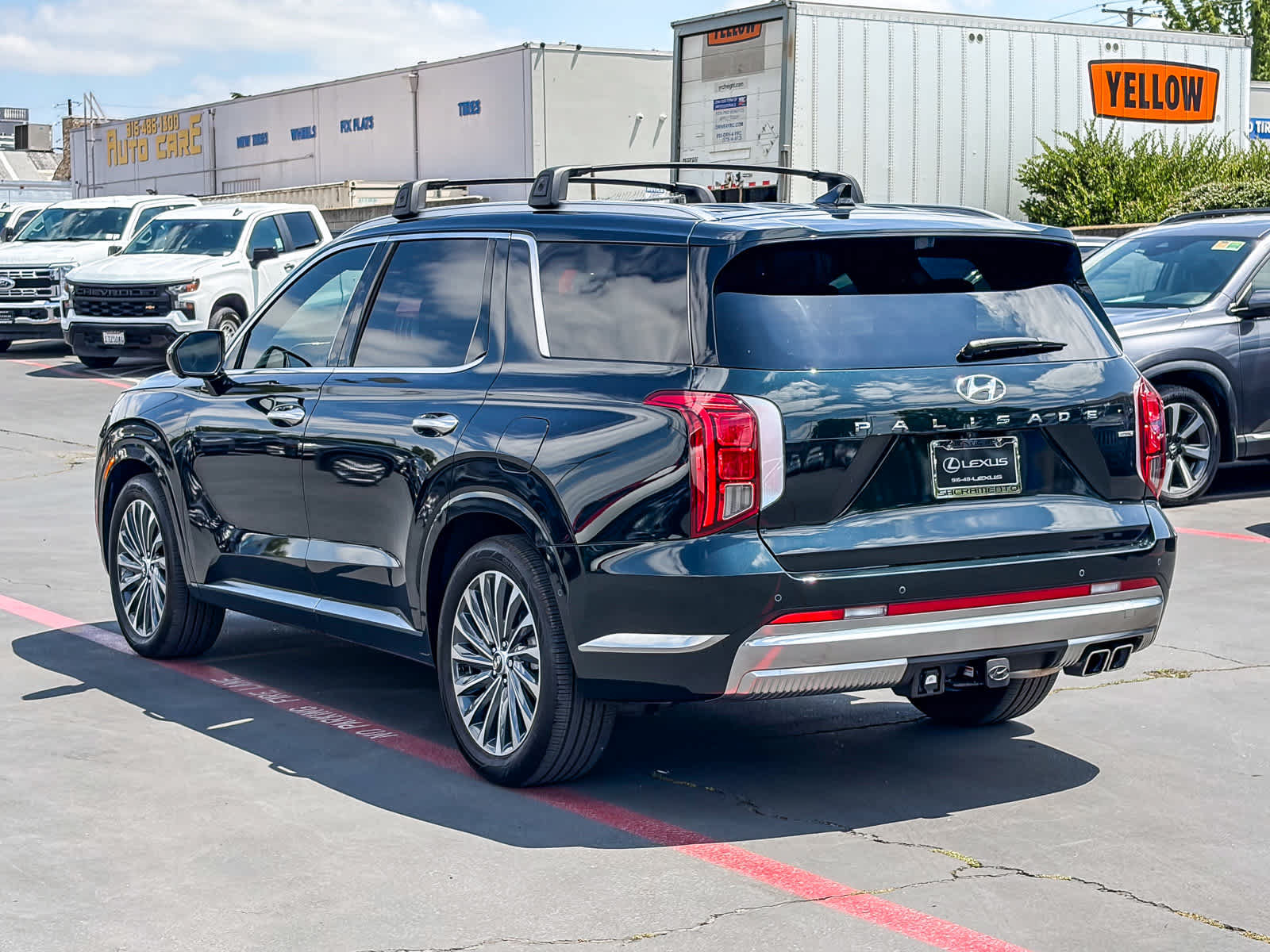 Used 2024 Hyundai Palisade Calligraphy AWD/4WD image 2