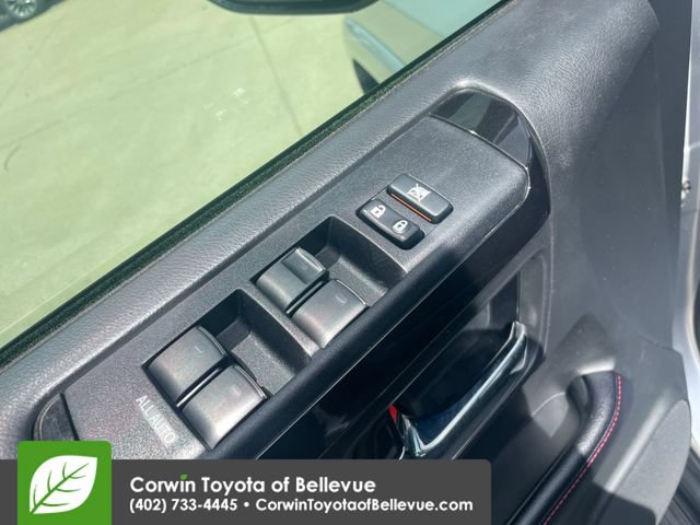 Used 2017 Toyota 4Runner TRD Off-Road AWD/4WD image 19