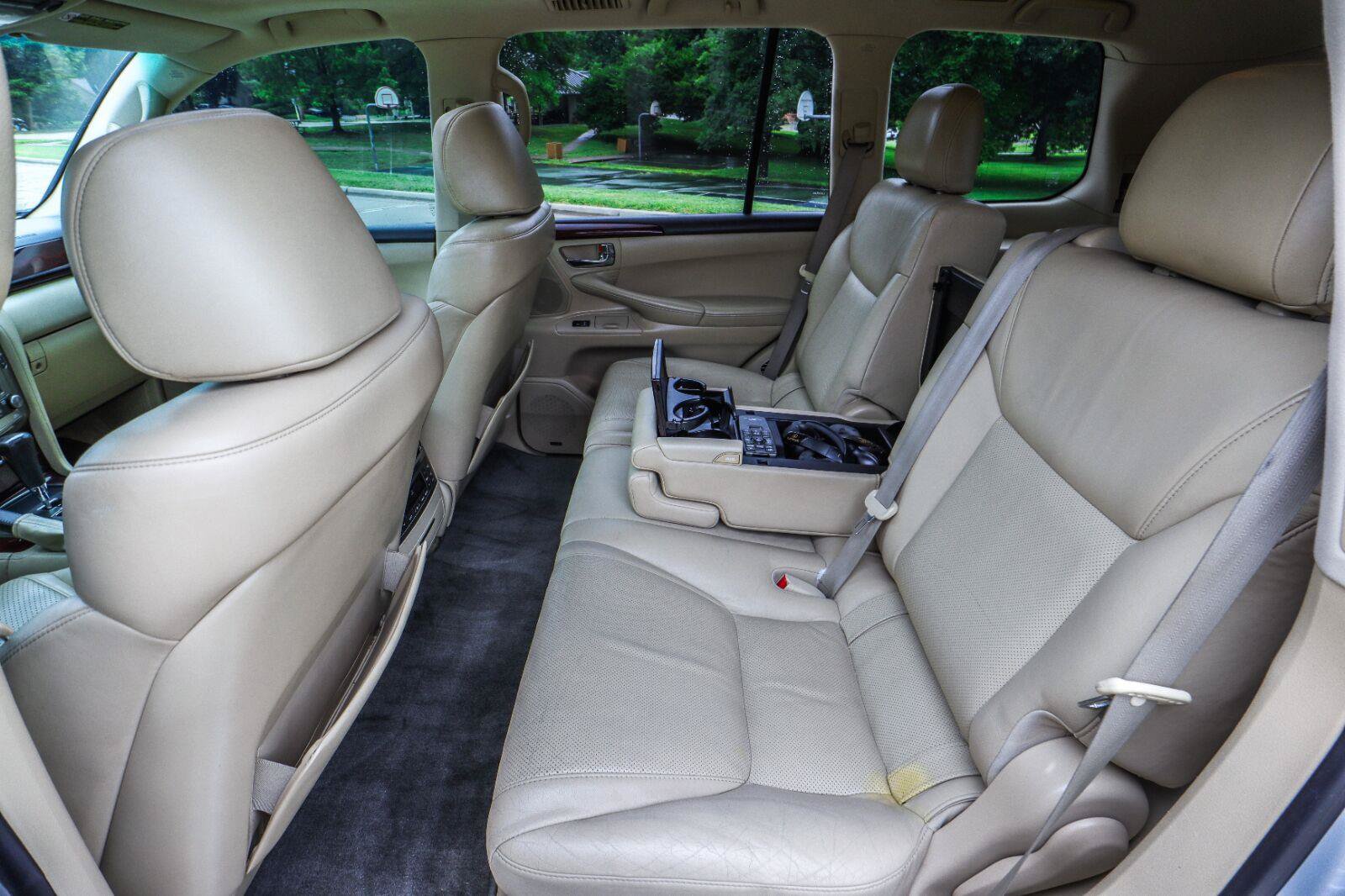 Used 2011 Lexus LX 570 4WD w/ Luxury Pkg image 44
