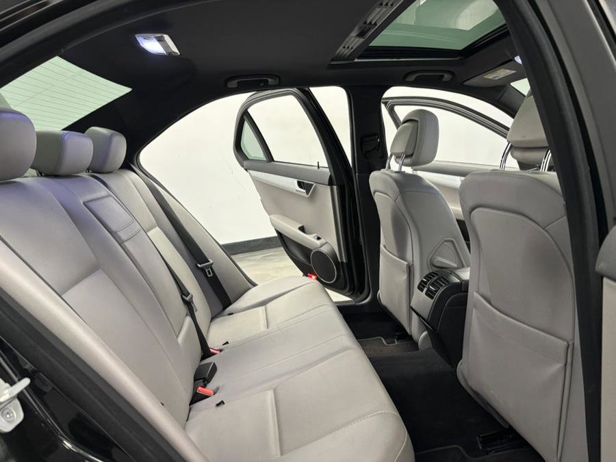 Used 2008 Mercedes-Benz C 300 Sport image 33