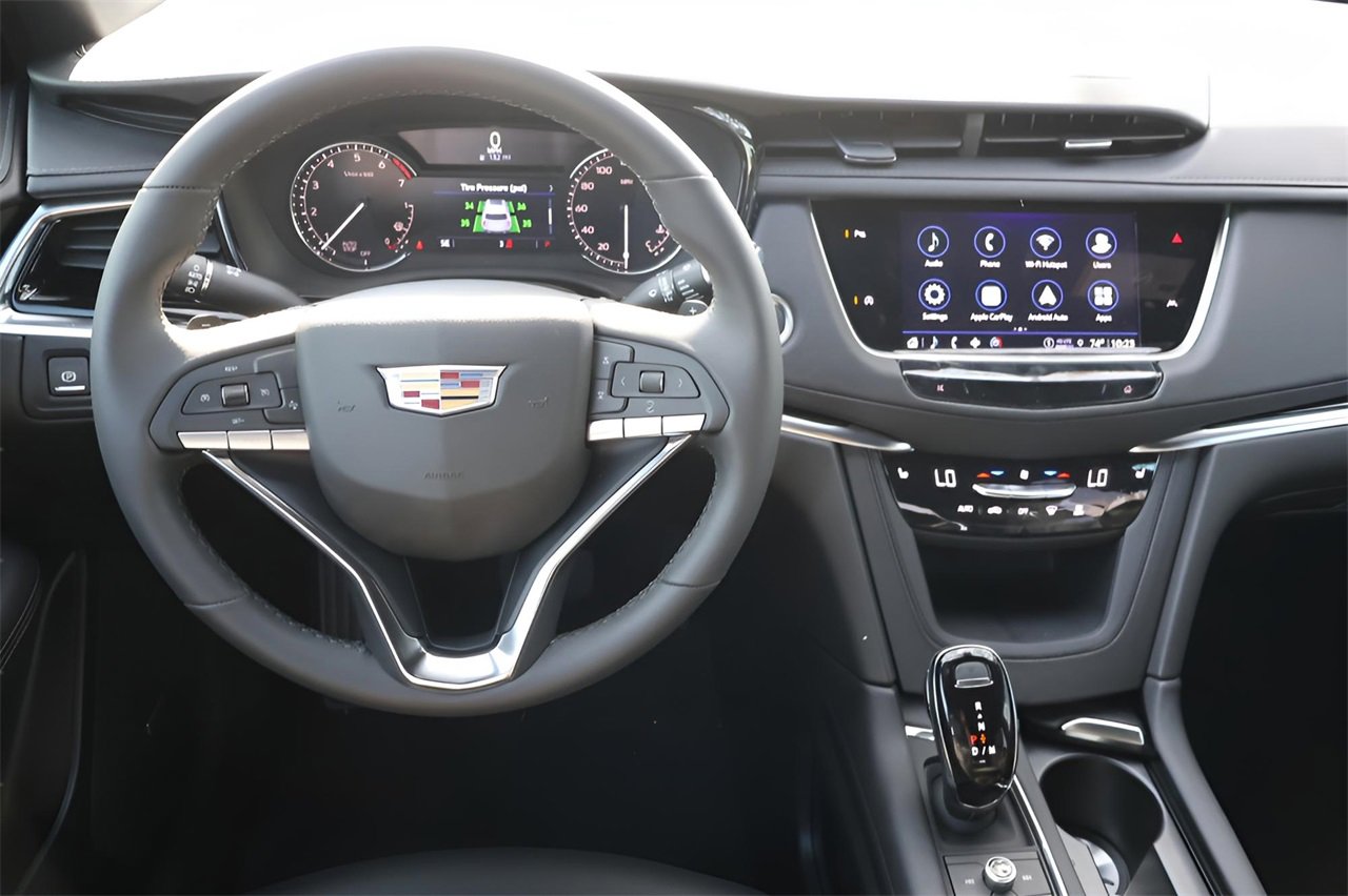 New 2025 Cadillac XT6 Luxury image 15