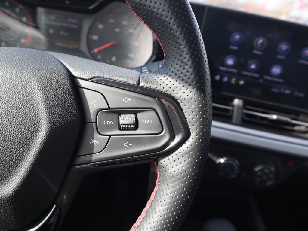 Used 2025 Chevrolet Trax RS w/ Sunroof Package image 20