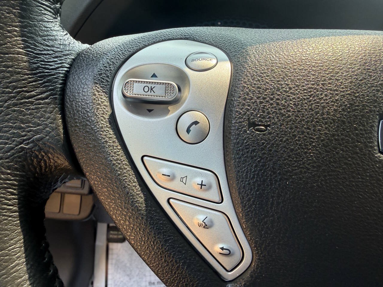 Used 2016 Nissan Leaf SV FWD image 22