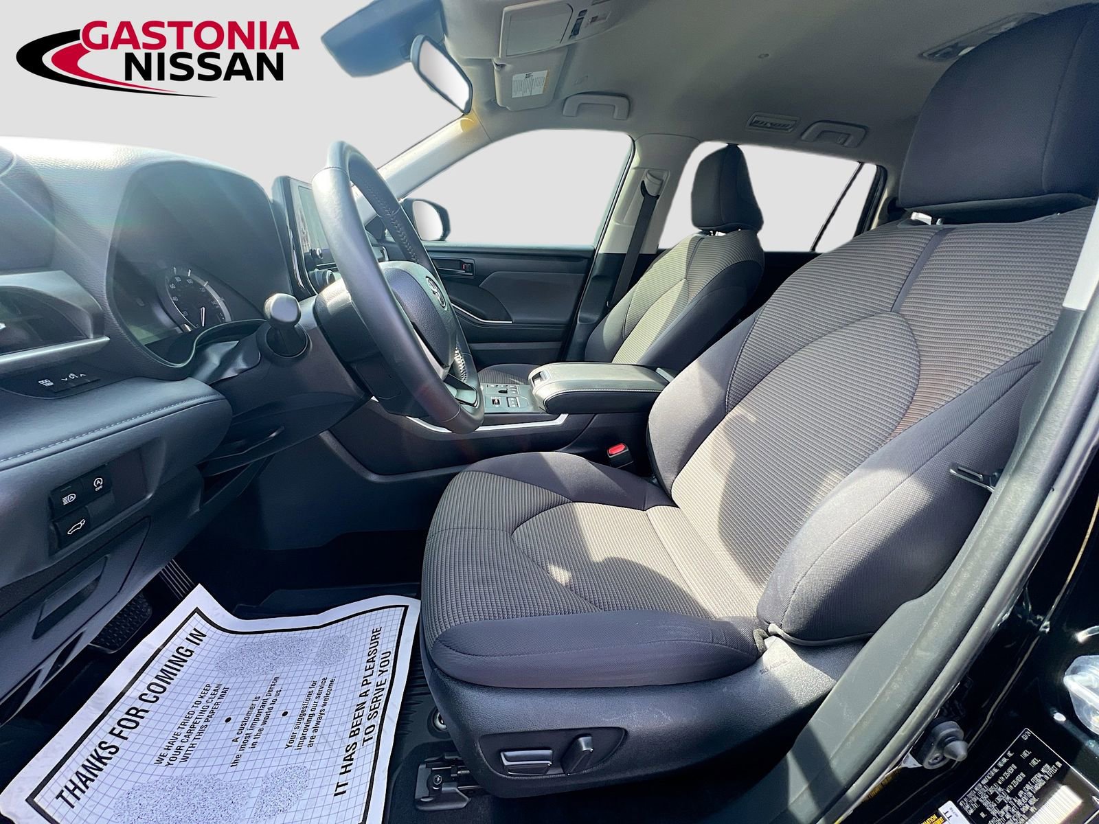 Used 2024 Toyota Highlander LE image 27