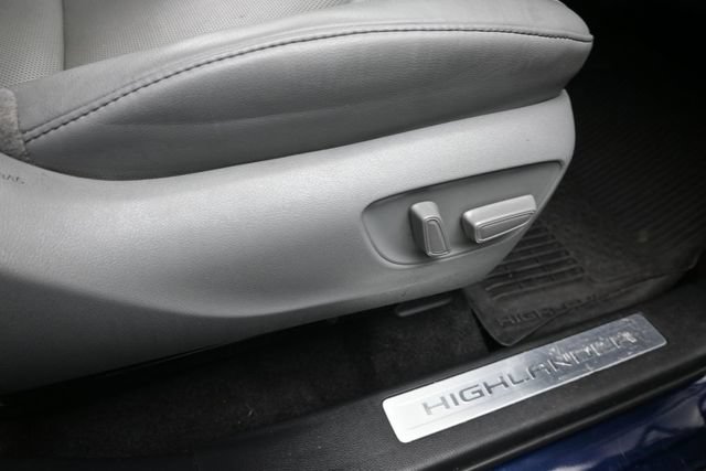 Certified 2024 Toyota Highlander Limited AWD/4WD image 21
