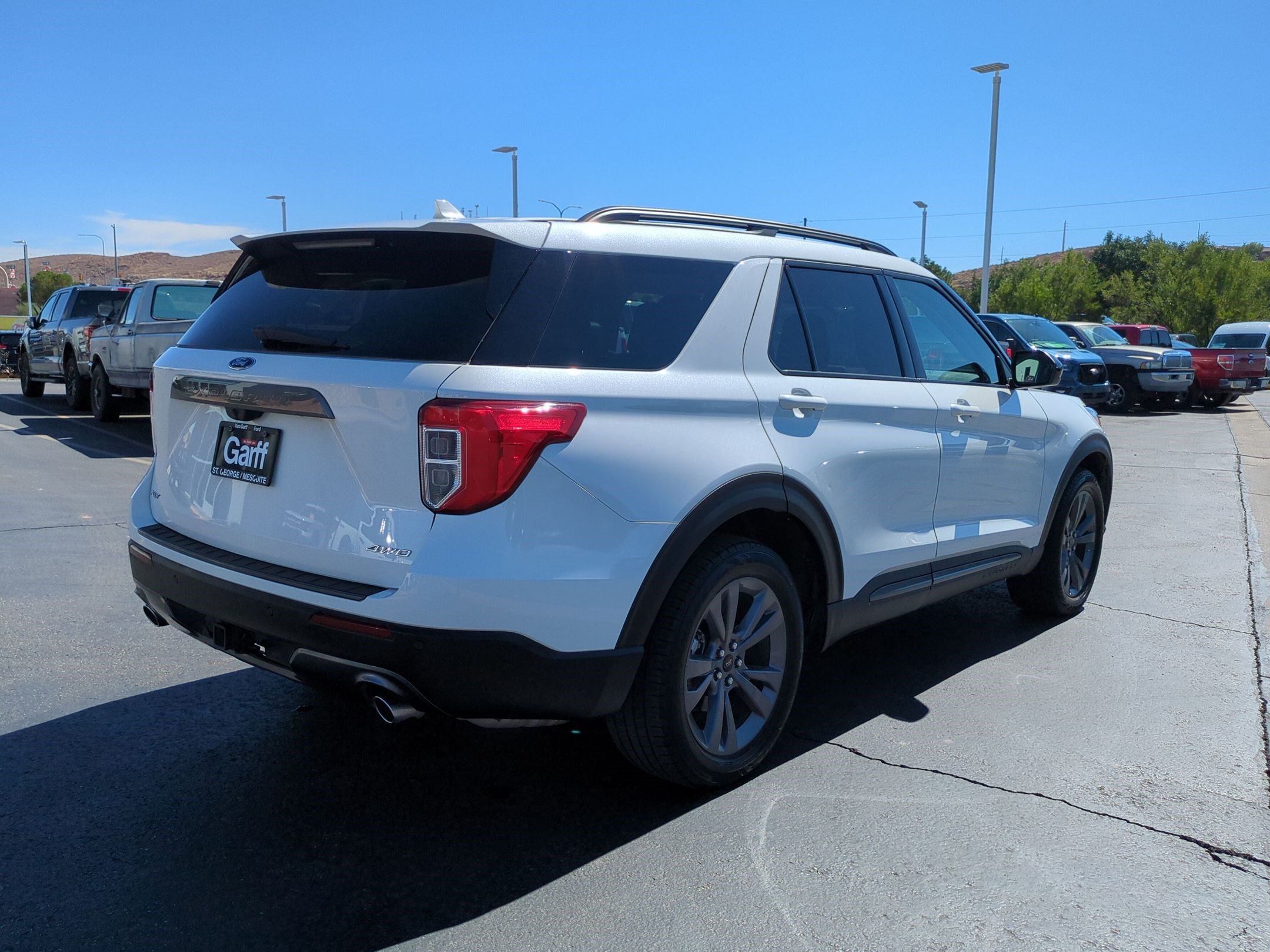 Used 2022 Ford Explorer XLT w/ Equipment Group 202A AWD/4WD image 3