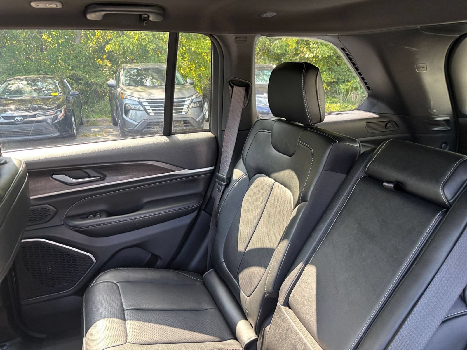 Used 2026 Jeep Grand Cherokee Limited AWD/4WD image 37
