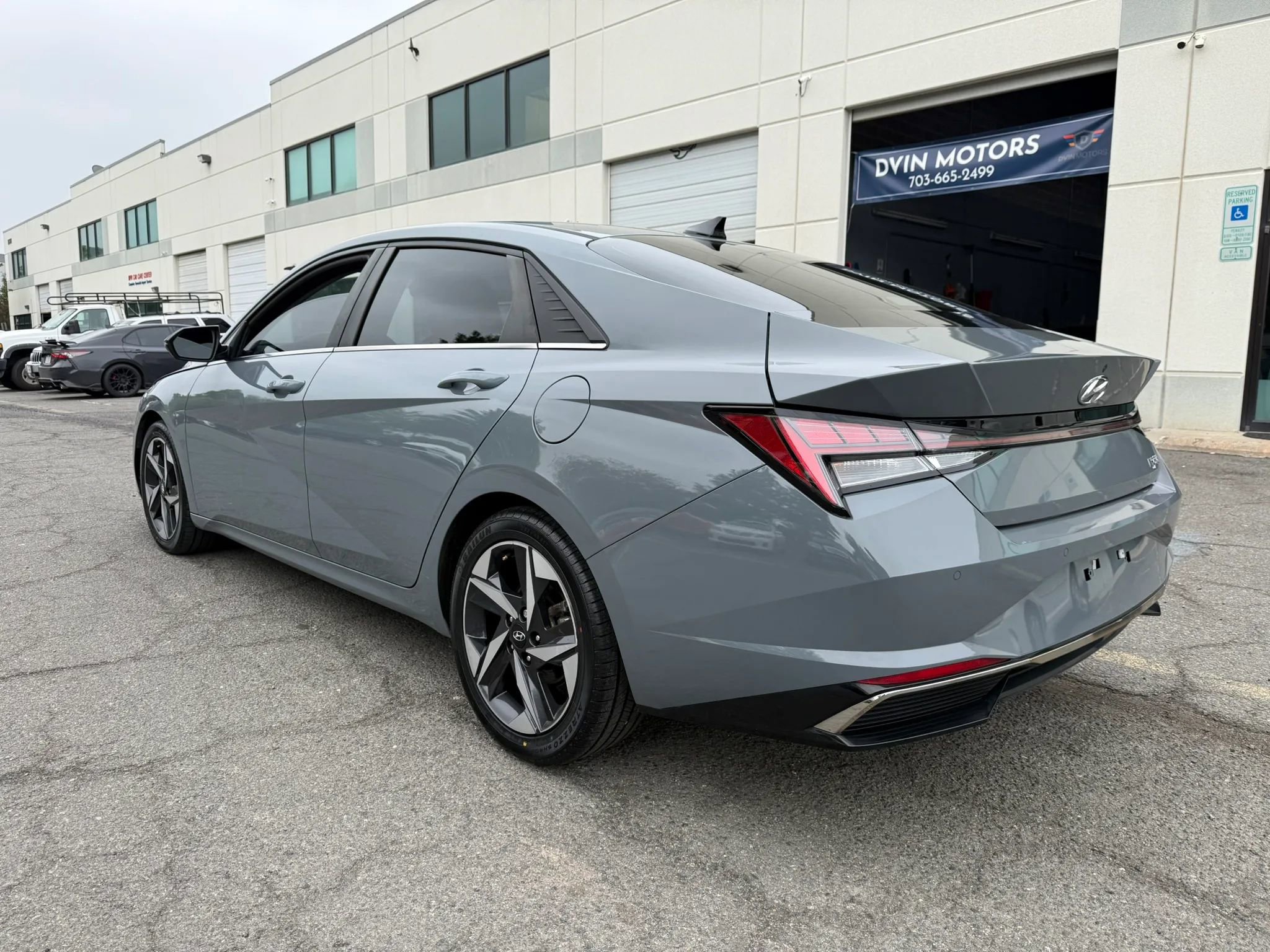 Used 2021 Hyundai Elantra Limited w/ Cargo Package FWD image 8
