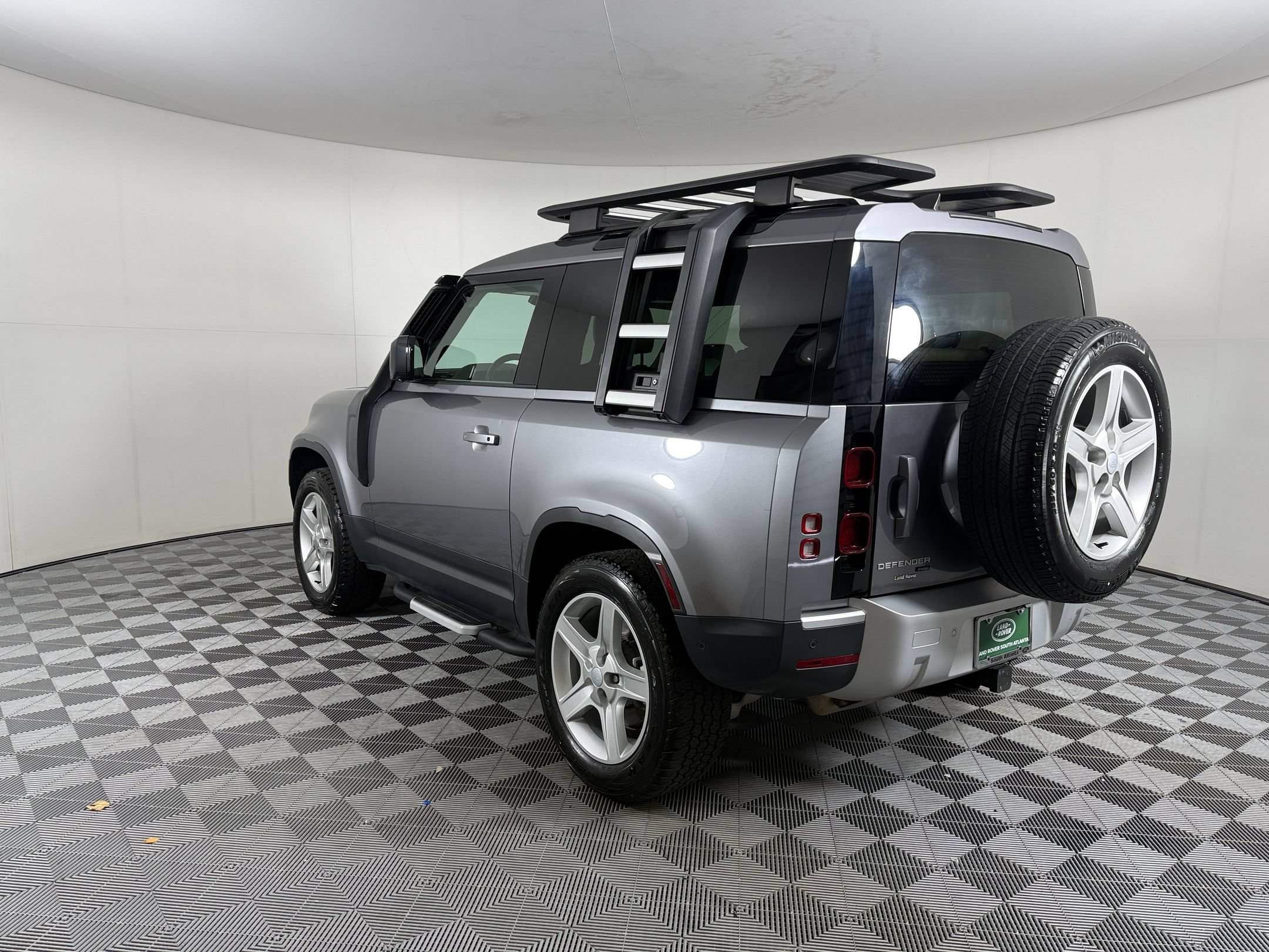 Used 2023 Land Rover Defender 90 SE AWD/4WD image 3
