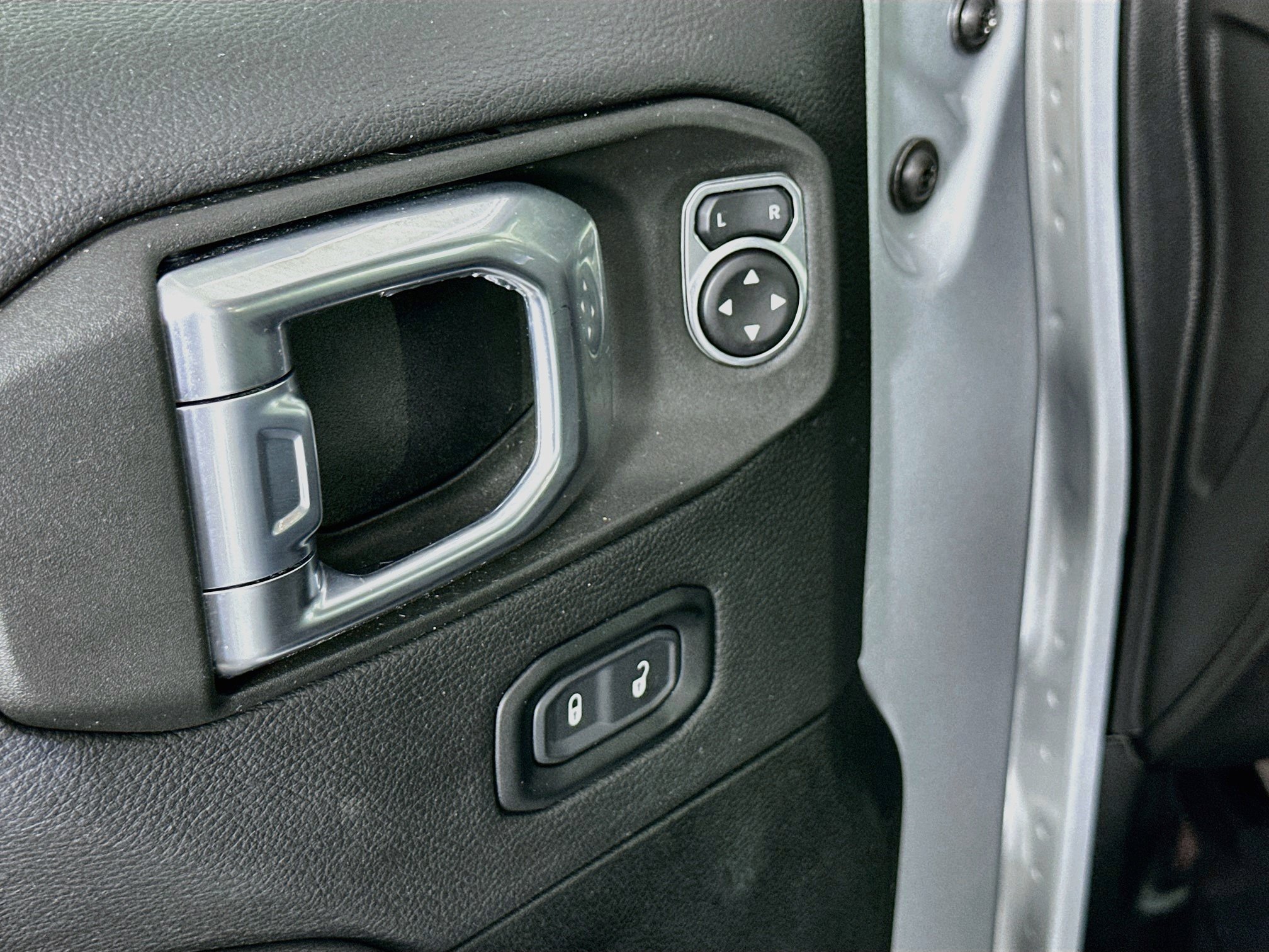 Used 2023 Jeep Wrangler Unlimited Sahara w/ Cold Weather Group AWD/4WD image 15