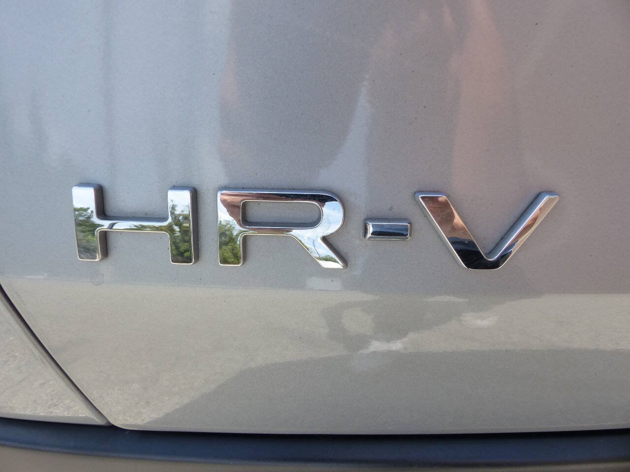 Used 2023 Honda HR-V LX image 9