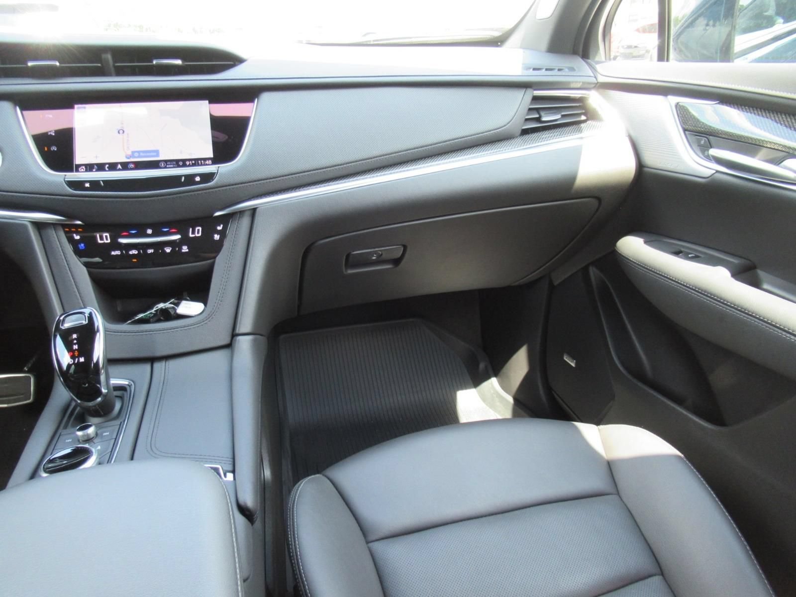 Certified 2026 Cadillac XT5 Sportv w/ LPO, Floor Liner Package AWD/4WD image 15