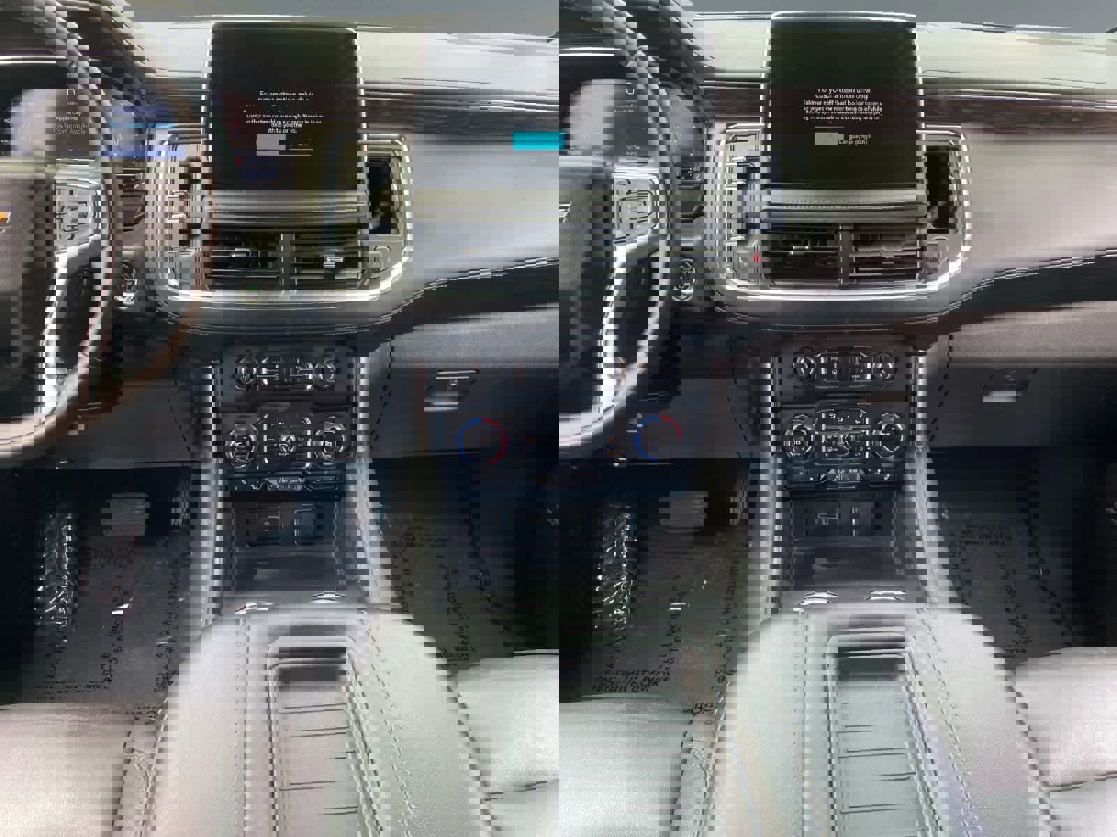 Used 2024 Chevrolet Suburban LT RWD image 11