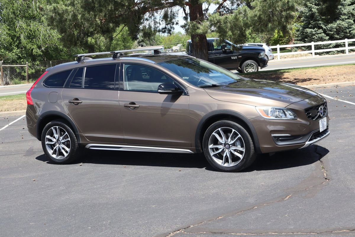 Used 2015 Volvo V60 T5 Cross Country w/ Protection Package AWD/4WD image 2
