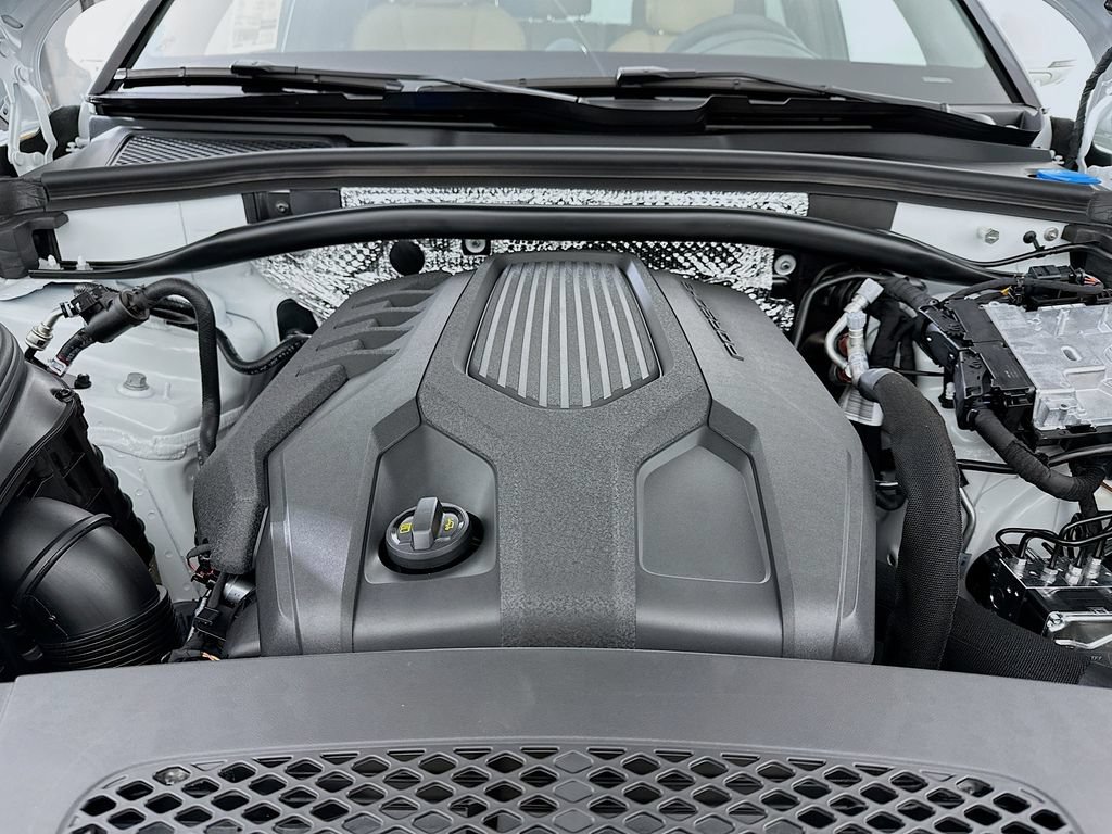 Certified 2026 Porsche Macan AWD/4WD image 32