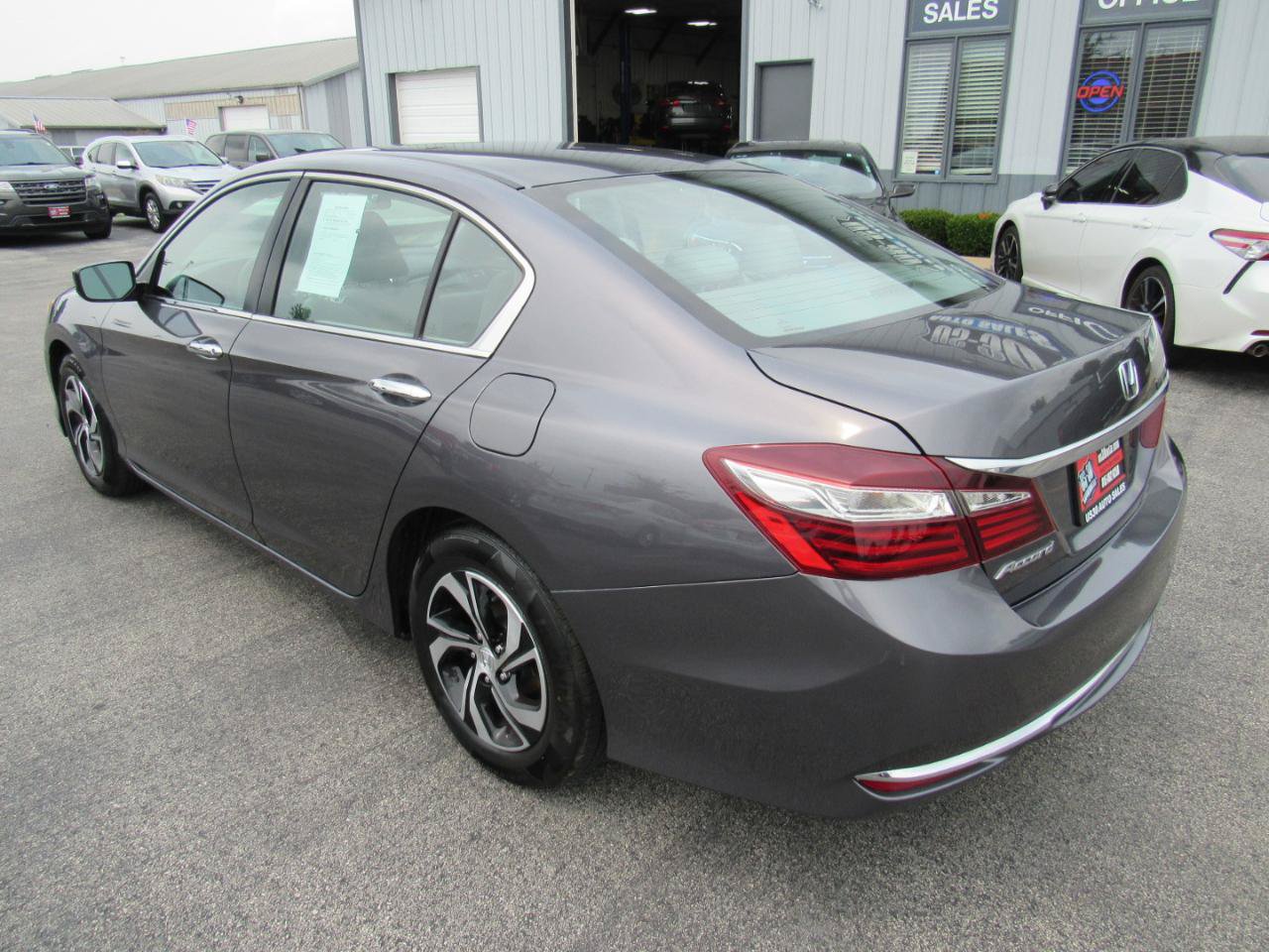 Used 2017 Honda Accord LX image 4