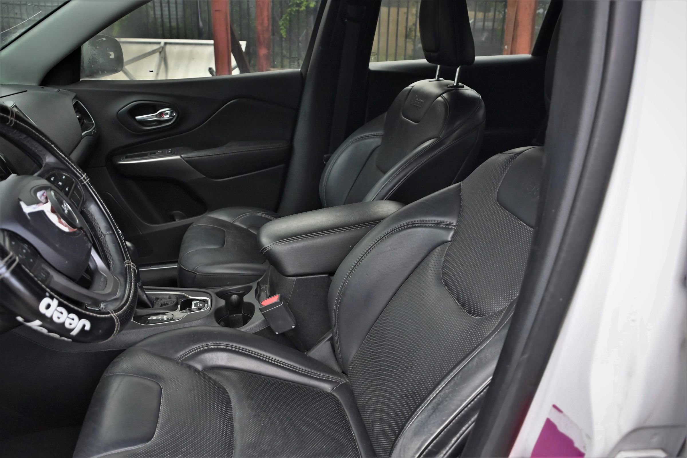 Used 2019 Jeep Cherokee Limited FWD image 9