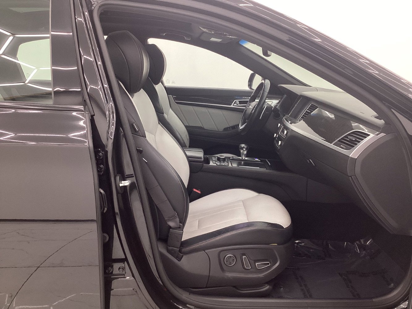 Used 2018 Genesis G80 3.3T Sport image 15