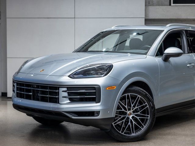 Certified 2025 Porsche Cayenne AWD/4WD image 17