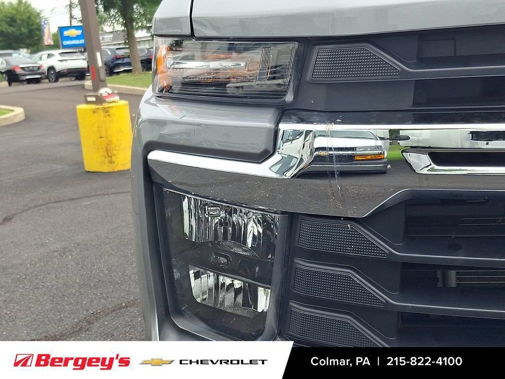 Used 2025 Chevrolet Silverado 2500 LT w/ Convenience Package AWD/4WD image 11