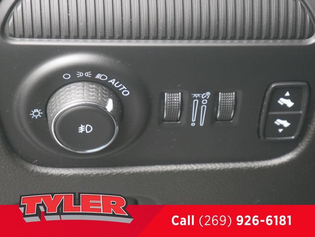 Used 2022 Jeep Wagoneer Series III w/ Premium Group I AWD/4WD image 22