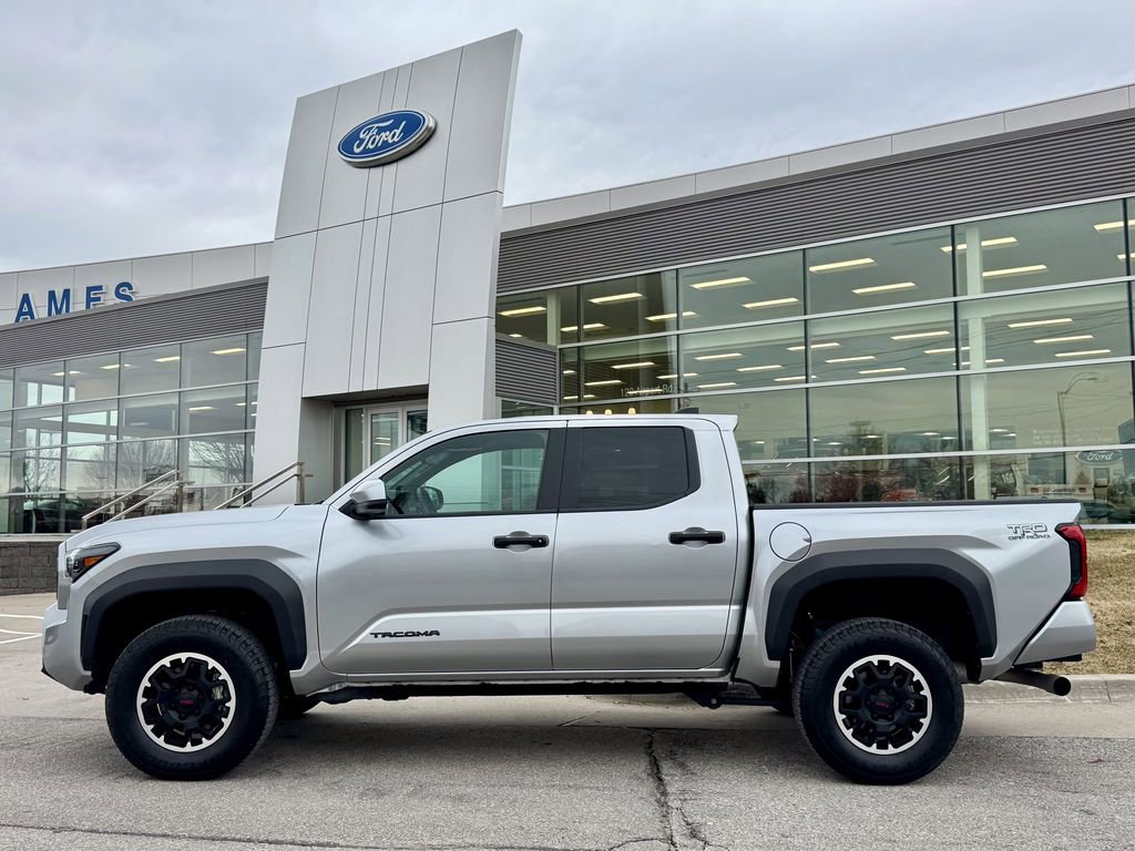 Used 2024 Toyota Tacoma TRD Off-Road image 3