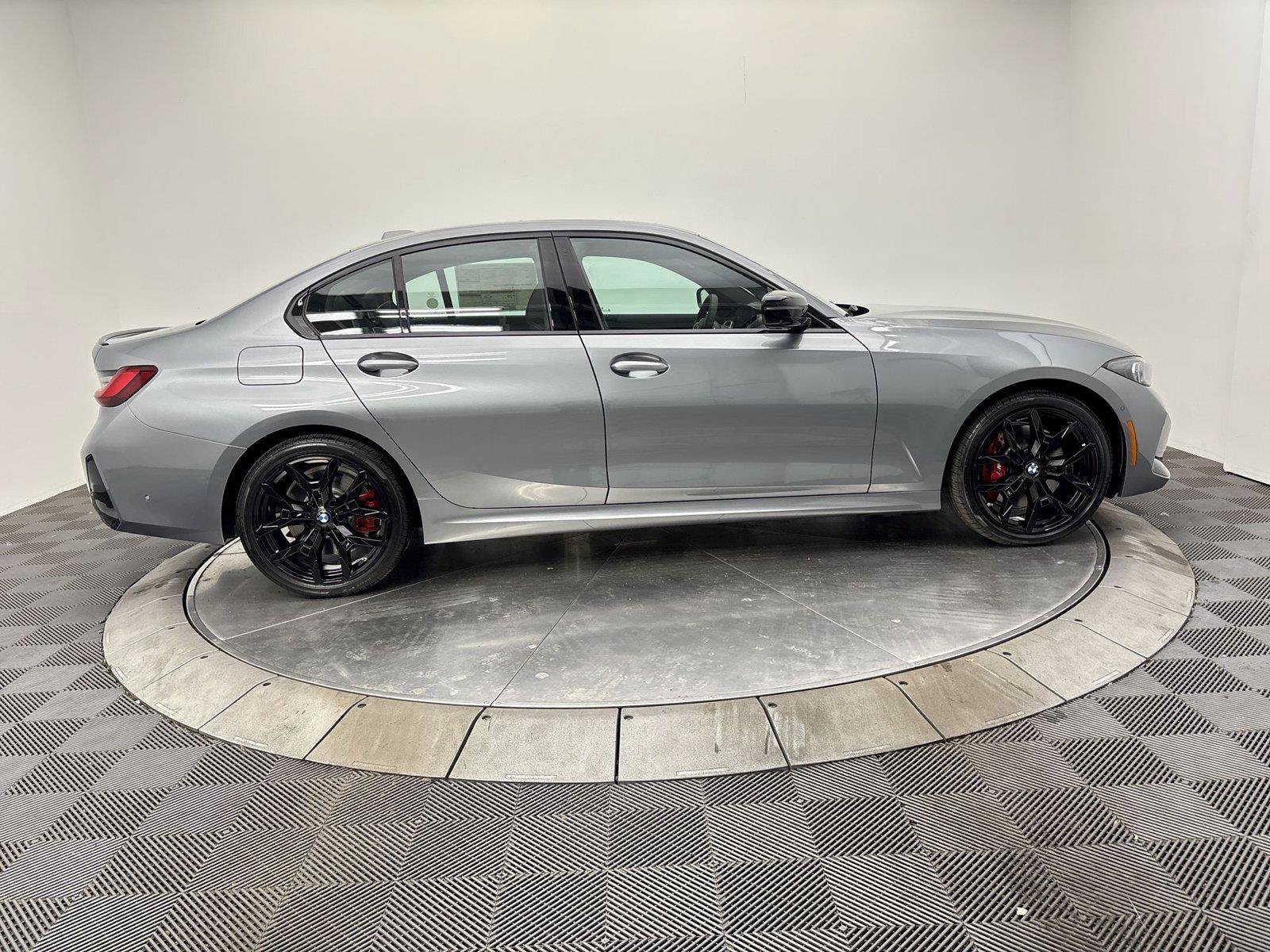 New 2026 BMW 330i xDrive Sedan w/ M Sport Package AWD/4WD image 17