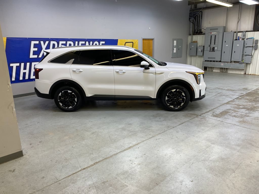 Used 2025 Kia Sorento S AWD/4WD image 8